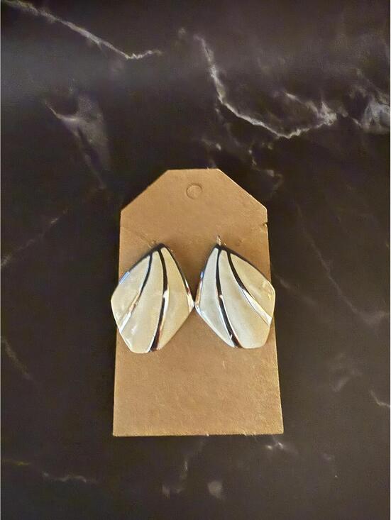 Jewelry - Womens Chic Silver Leaf Earrings Nature's Finest Bling